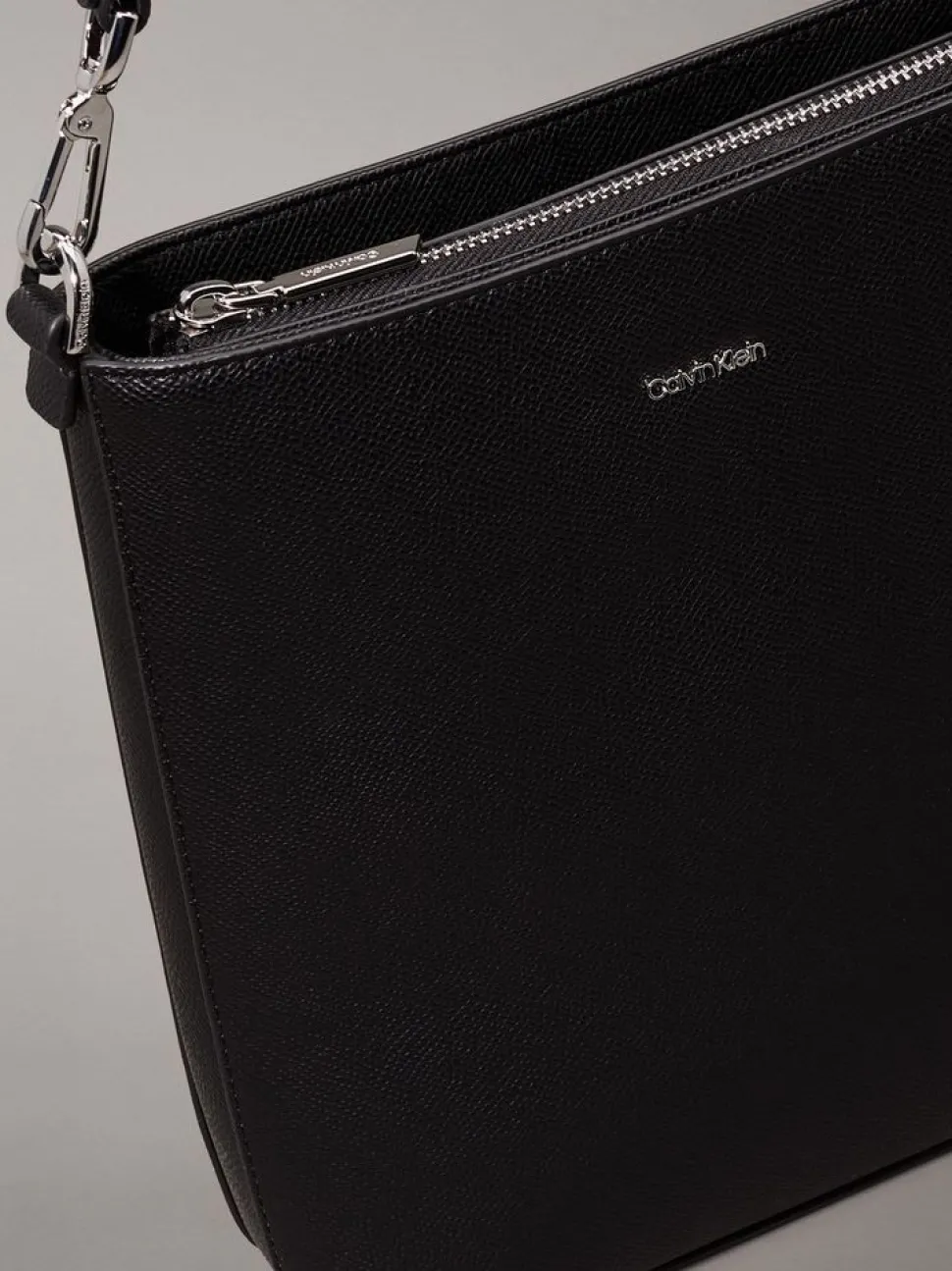 borsa_a_secchiello_calvin_klein_nera_6.webp Cheap Calvin Klein Borsa a secchiello Nera