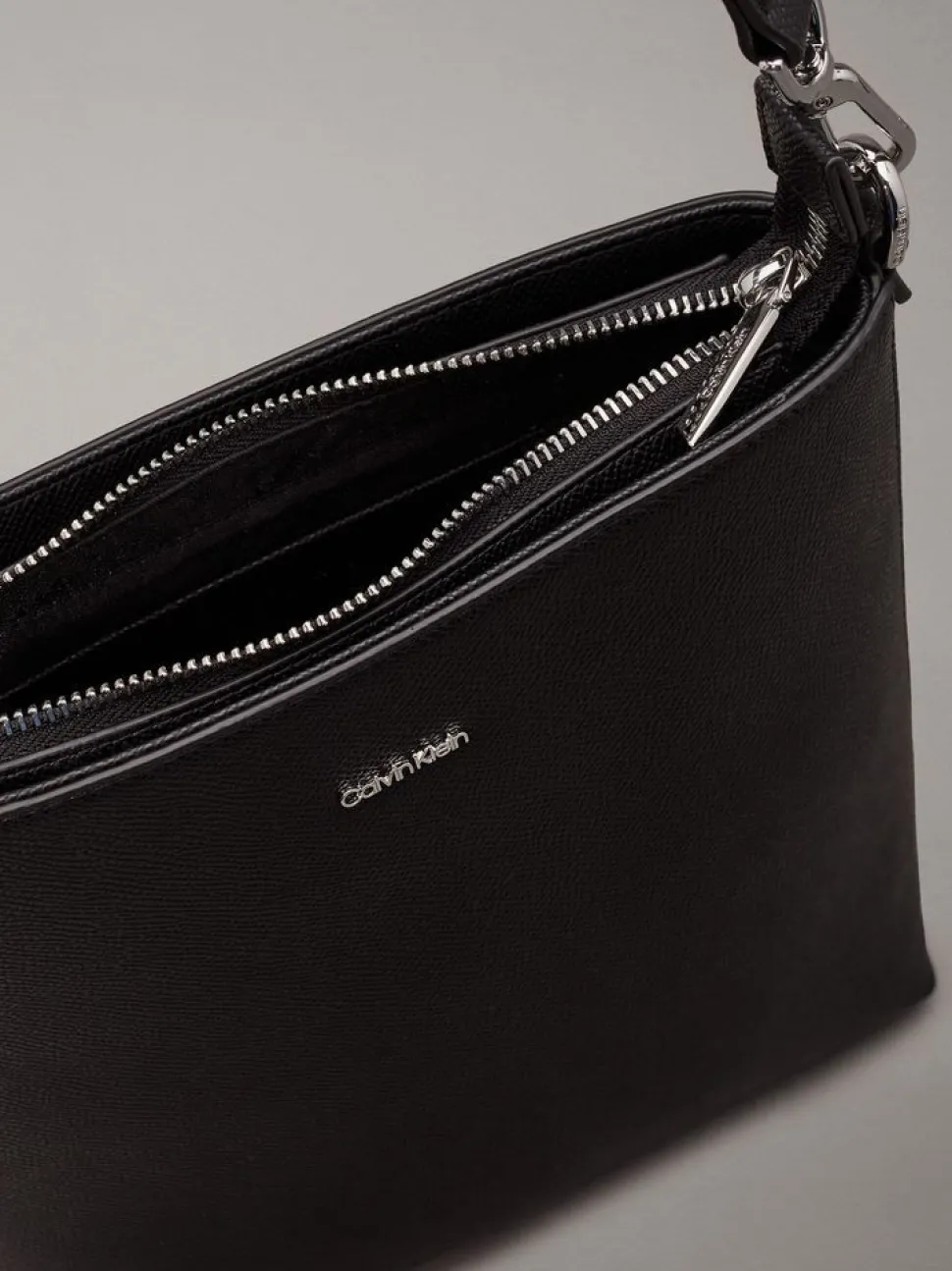 borsa_a_secchiello_calvin_klein_nera_7.webp Cheap Calvin Klein Borsa a secchiello Nera