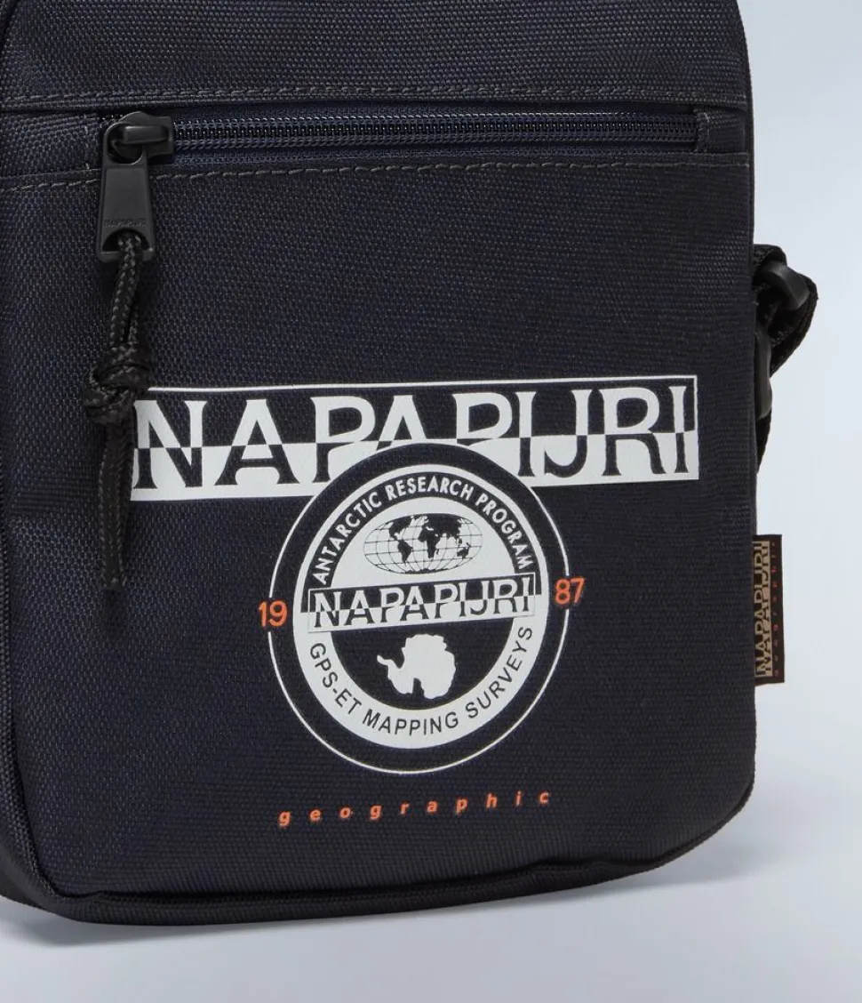 borsa_uomo_napapijri_boussine_blu_marine_3.webp New Napapijri Borsa uomo Boussine Blu Marine BluMarine