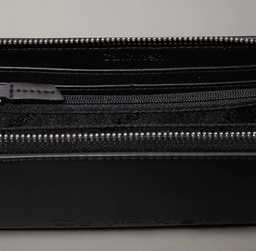 portafoglio_donna_con_zip_calvin_klein_nero_5-1.webp Cheap Calvin Klein Portafoglio donna con zip Nero