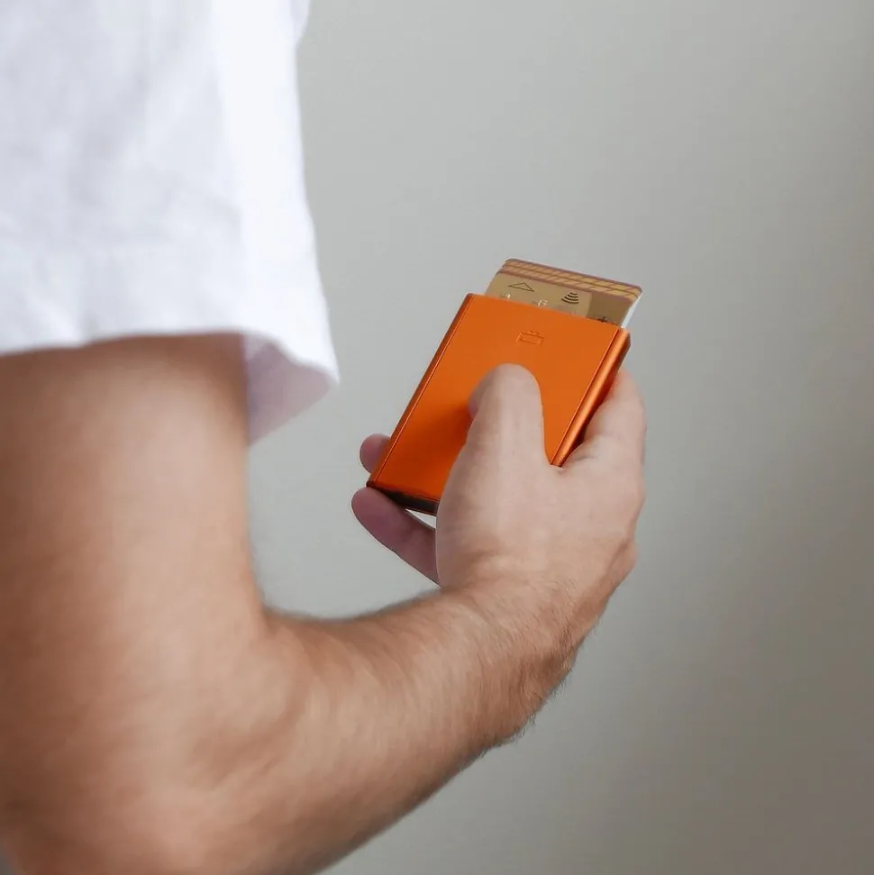 portafoglio_in_alluminio_ogon_design_slider_orange_5.webp Sale Ogon Design Portafoglio in alluminio Slider Orange