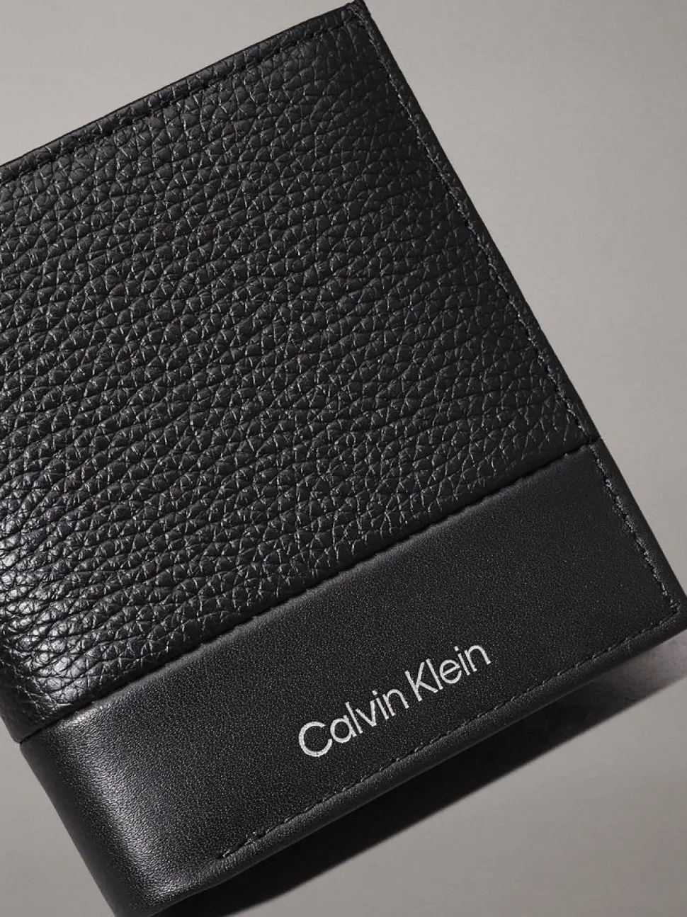 portafoglio_uomo_piccolo_calvin_klein_nero_3.webp Shop Calvin Klein Portafoglio uomo piccolo Nero